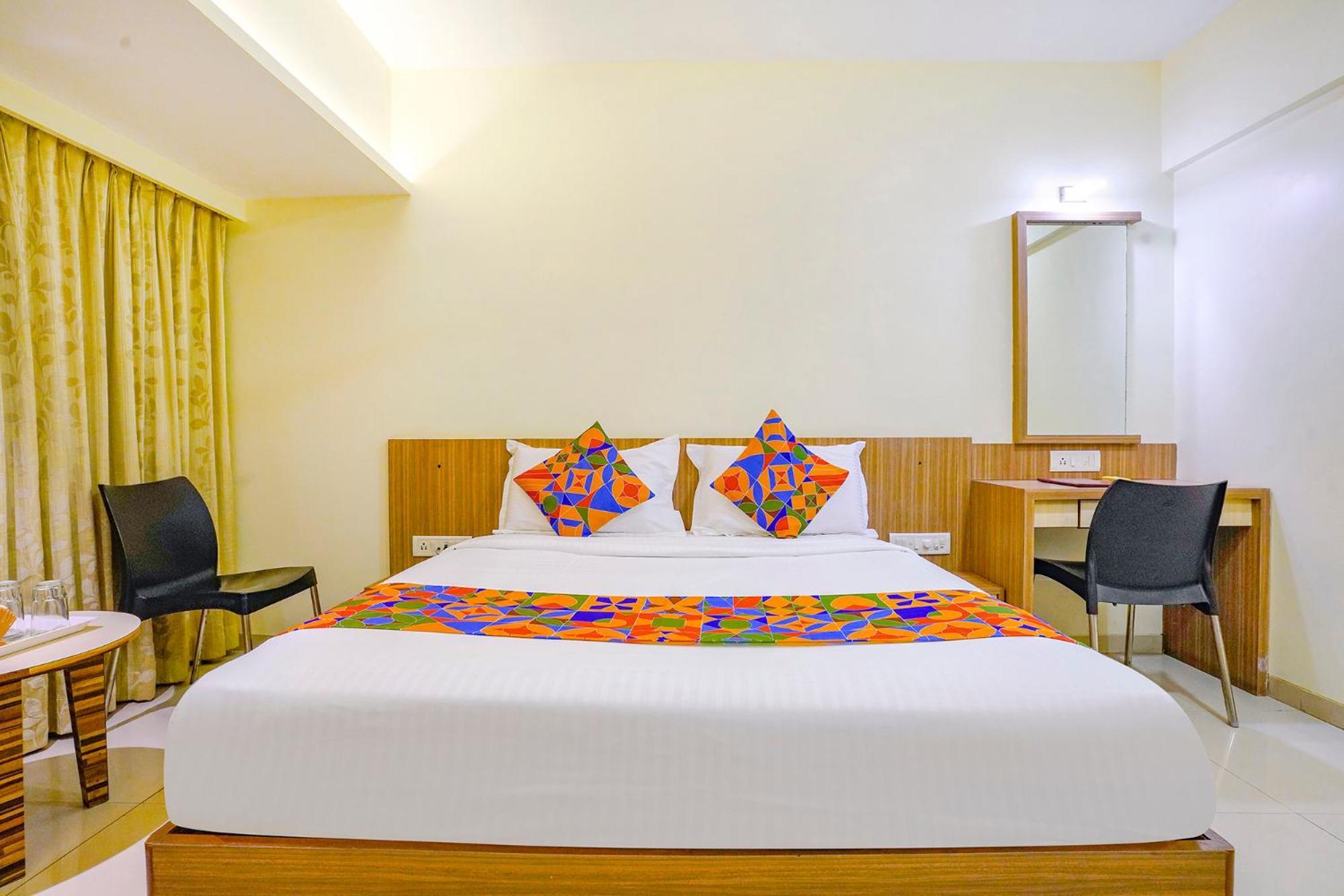Hotel Fabexpress Kuber - Nr Apmc Vashi, Navi Mumbai Exterior foto
