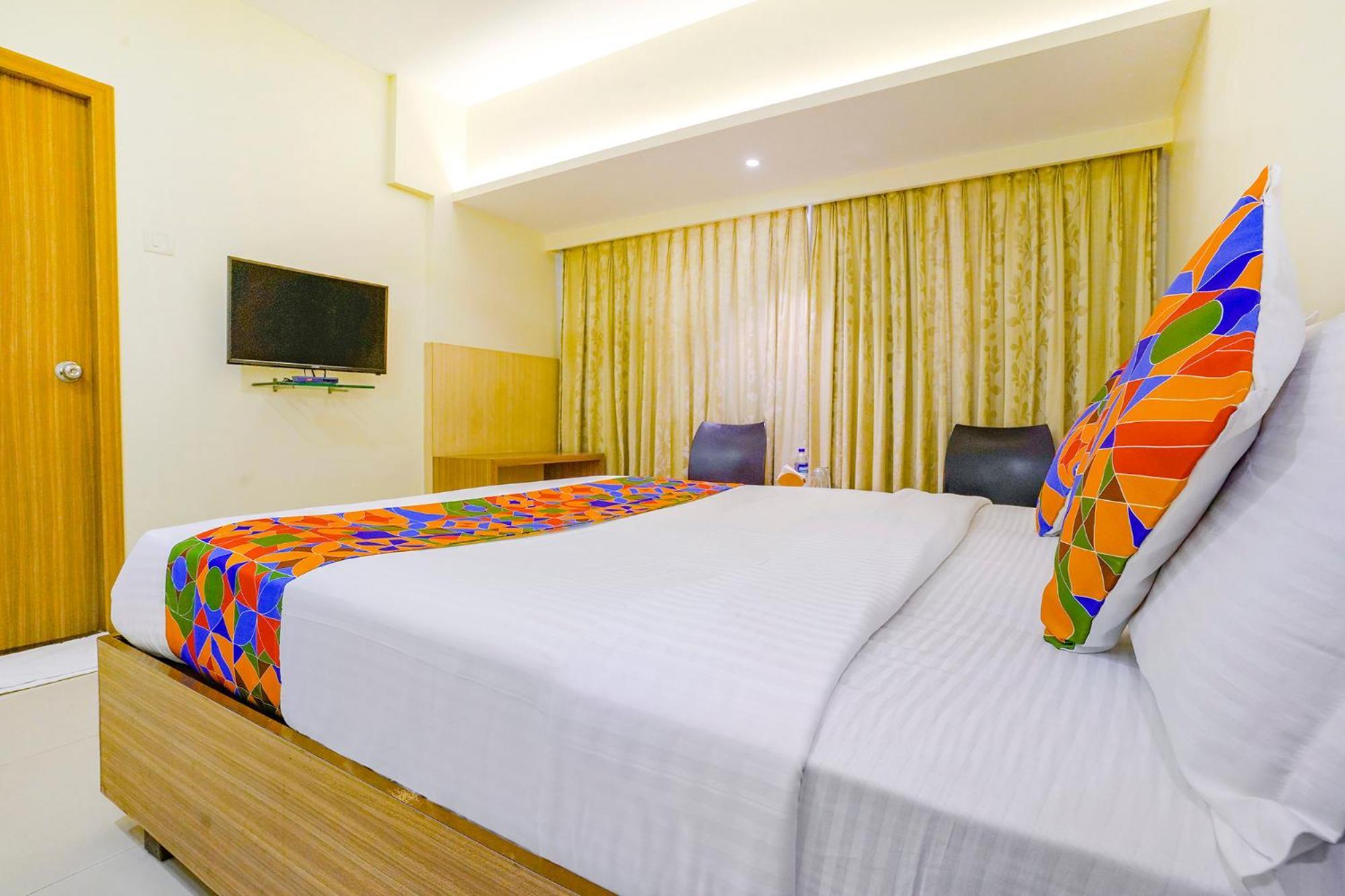 Hotel Fabexpress Kuber - Nr Apmc Vashi, Navi Mumbai Exterior foto