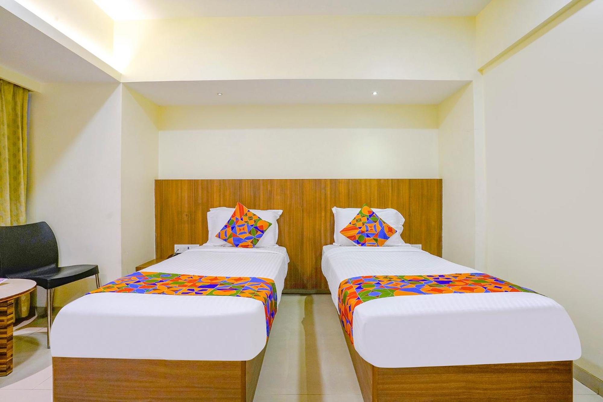 Hotel Fabexpress Kuber - Nr Apmc Vashi, Navi Mumbai Exterior foto