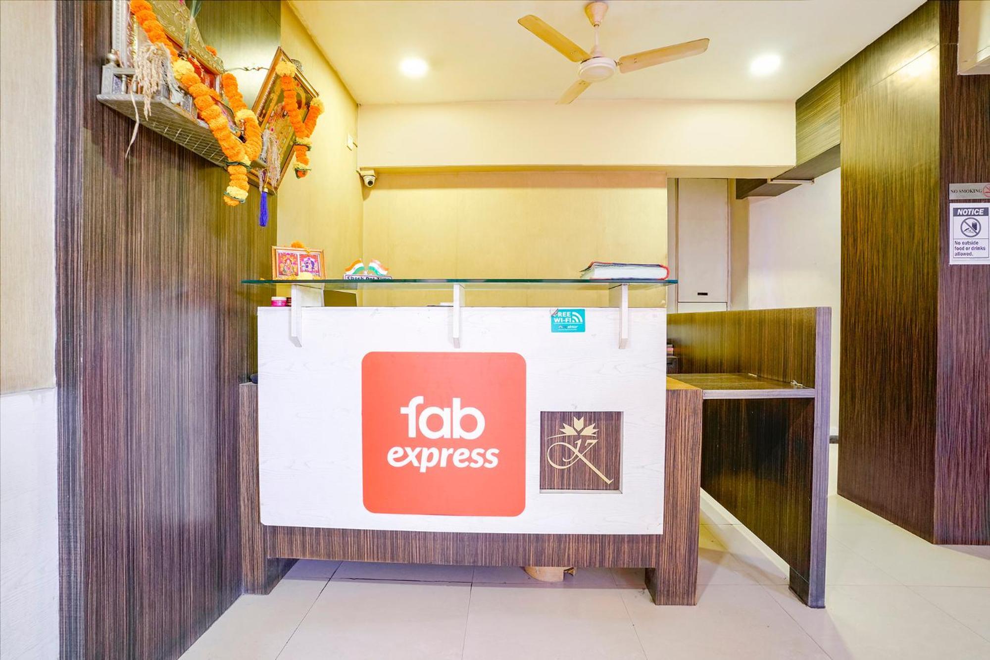 Hotel Fabexpress Kuber - Nr Apmc Vashi, Navi Mumbai Exterior foto