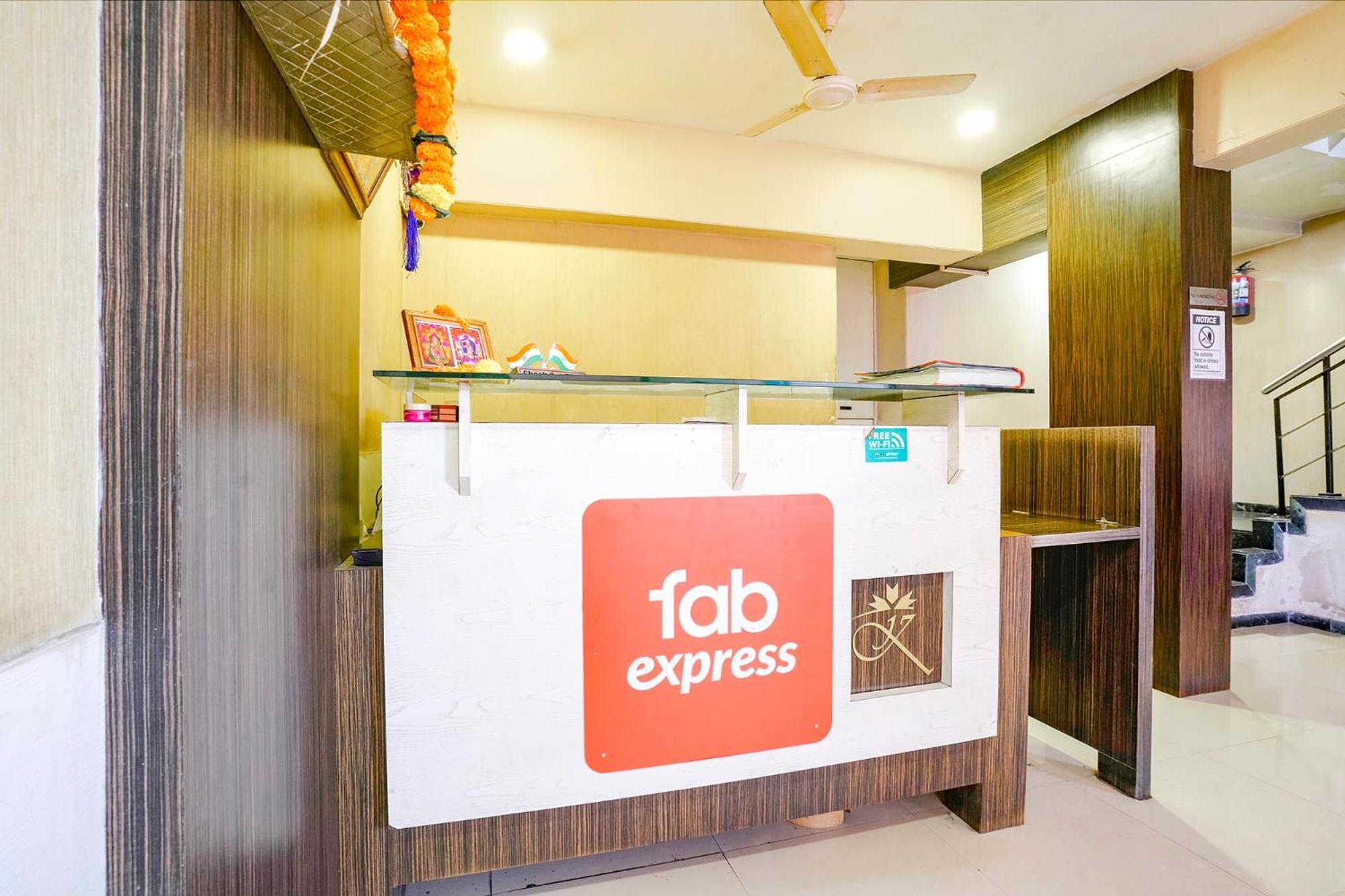 Hotel Fabexpress Kuber - Nr Apmc Vashi, Navi Mumbai Exterior foto